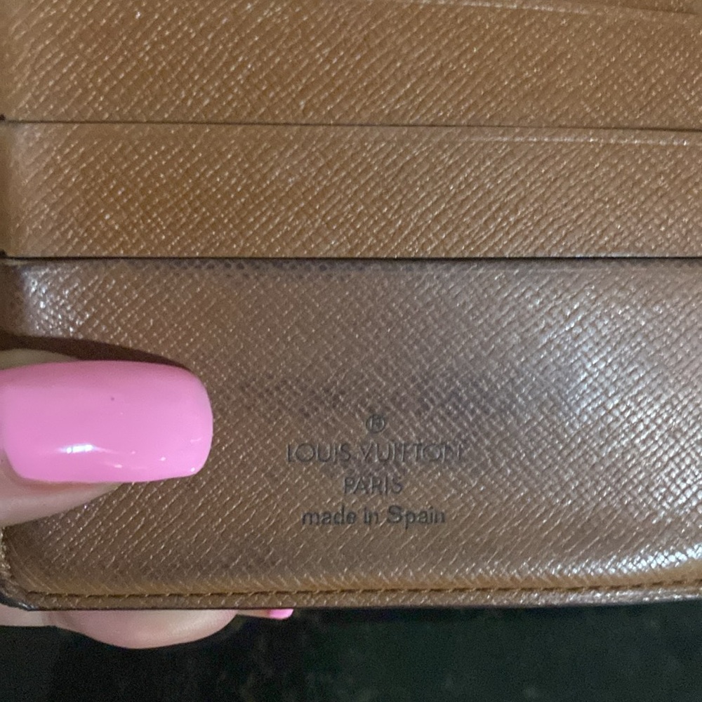 Authentic Louis Vuitton vintage wallet, monogram
Needs love on inside (inside) - Picture 4 of 9